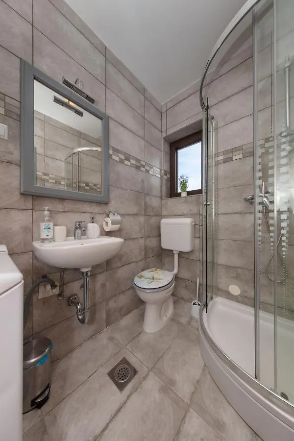 Holiday House Fontanele Pula 0*,