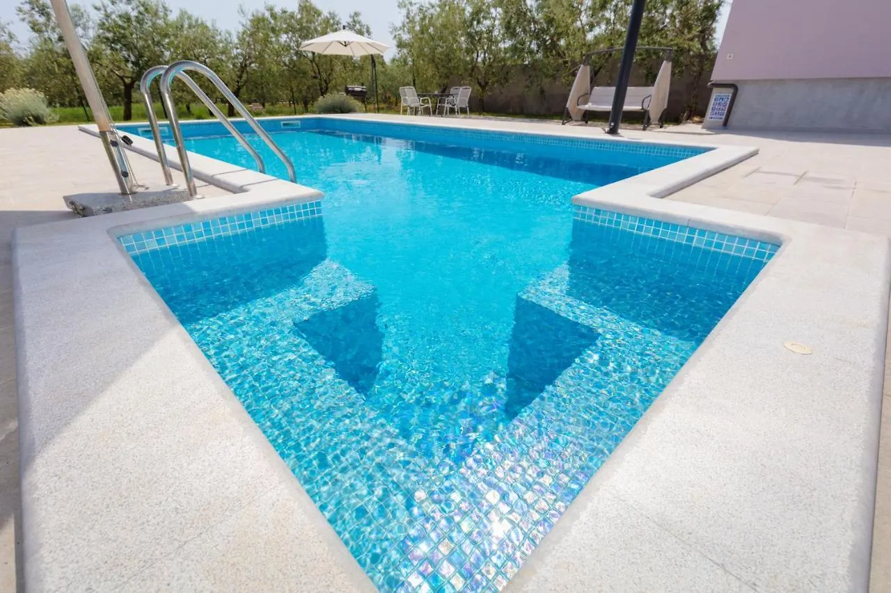 Holiday House Fontanele Pula 0*,