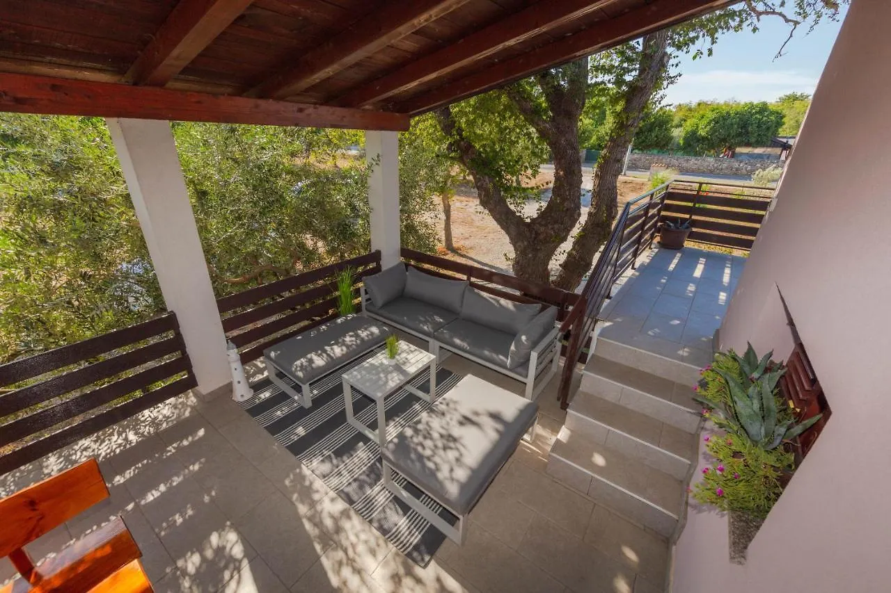 Holiday House Fontanele Pula 0*,